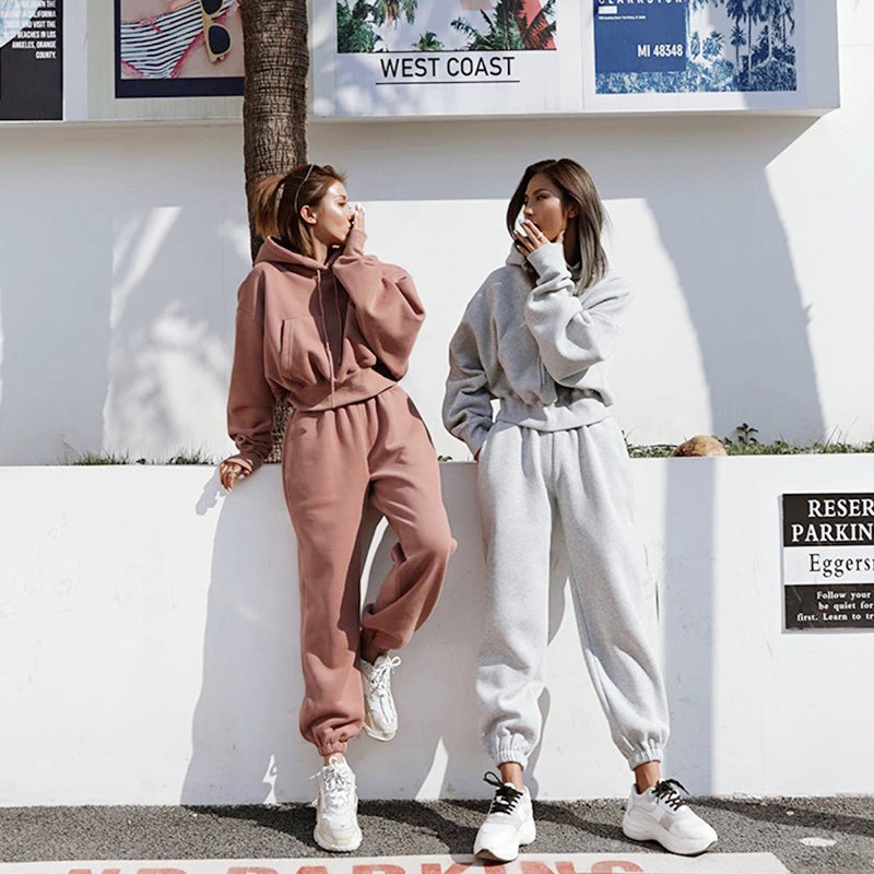 Custom Manufacturer for Women Sweatsuits Sets 2 Piece Outfits Cropped Hoodie Sweatshirt and Sweatpants Long Joggers with Pockets