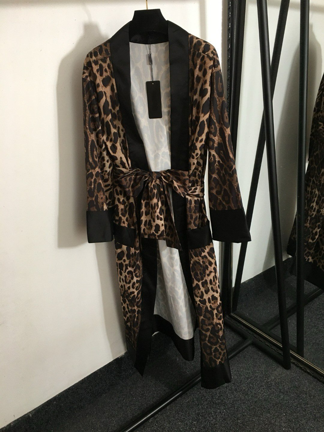 New women's leopard print printing black hemming tie back waist long cardigan nightgown silk outwear