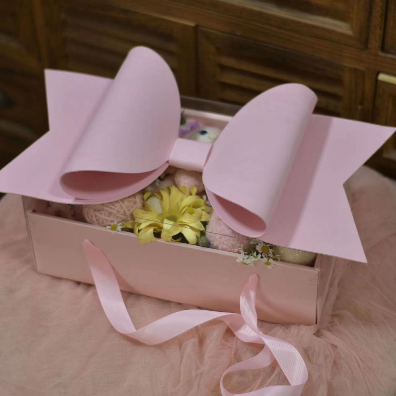 Butterfly Flower Transparent Paper Gift Box Handheld Bowknot Cake Box for Valentine's Day Fruit and Rose Packaging