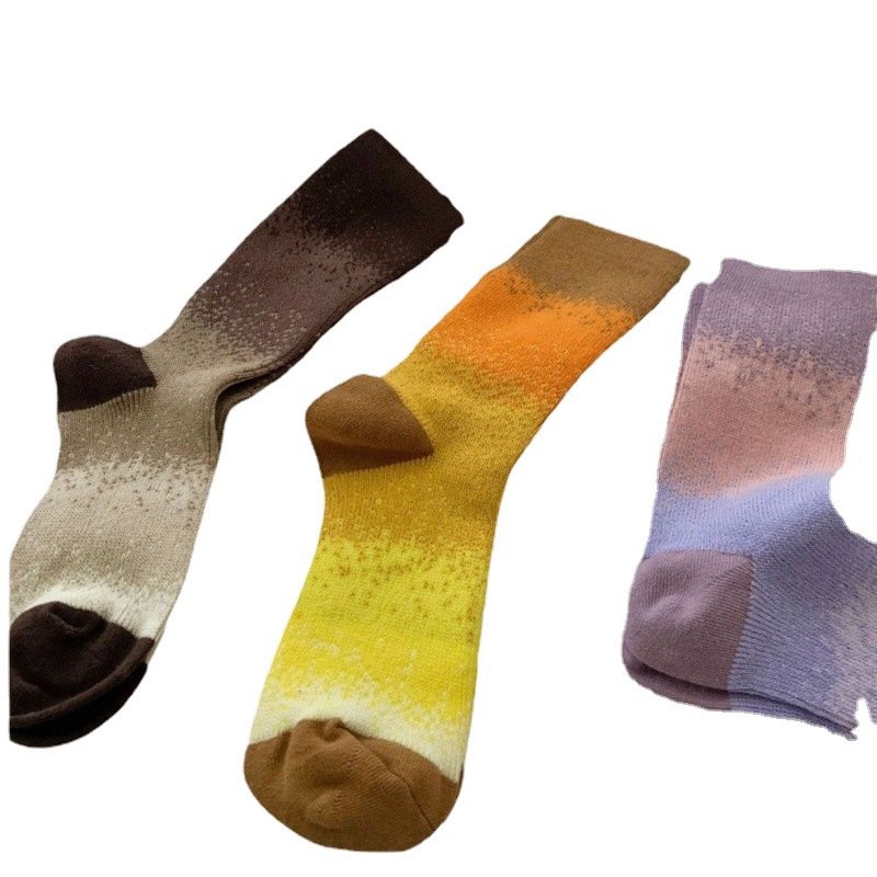Jingwen High Quality Gradient Color Personalized Couple Tie-Dye Socks Crew Length Breathable Anti-Slip Knitted Dress Socks
