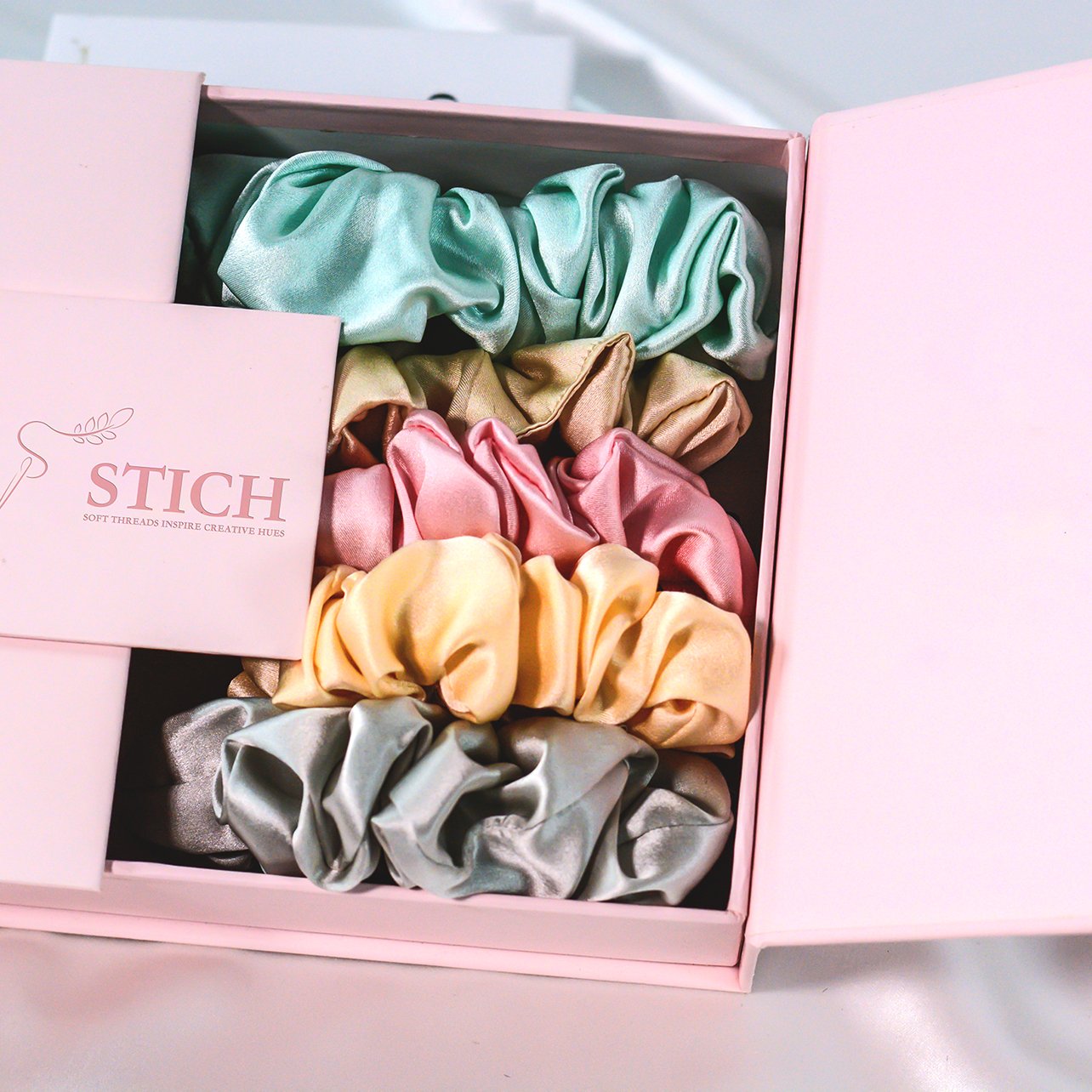 100% Mulberry Silk Scrunchies for Hair Sleep Women Gril Silk Hair Ties for Frizz Breakage Curly Hair
