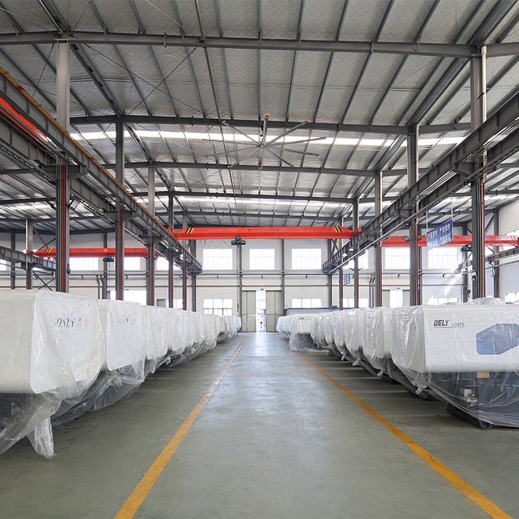 Horizontal Injection Molding Machine for Plastic Products Save Power Moulding 250ton 585x565 mm Distance Between Tie Bars