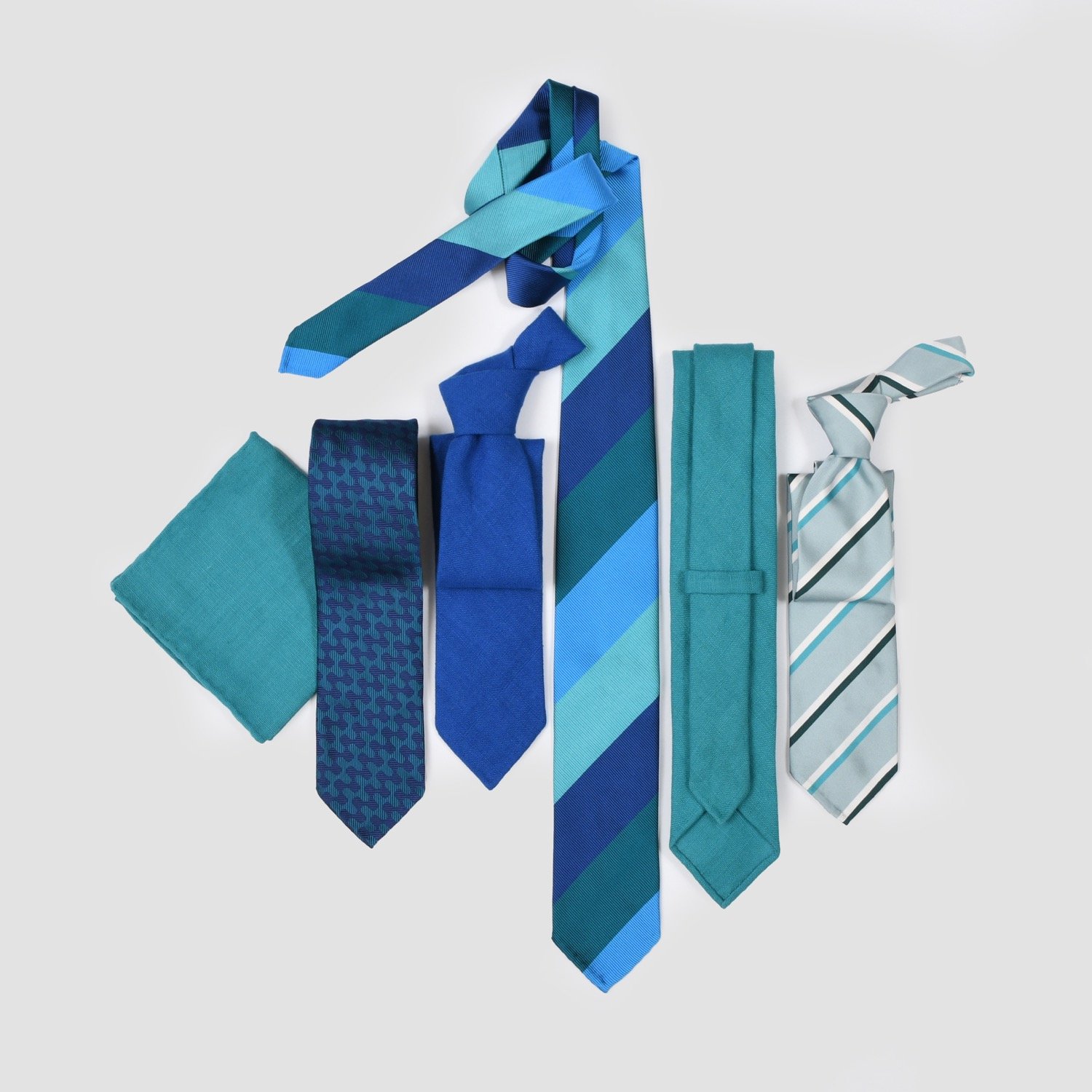 Distinguished Royal Blue Linen Necktie - Italian Handmade and Unlined - Ideal for Both Daytime Business and Evening Gatherings