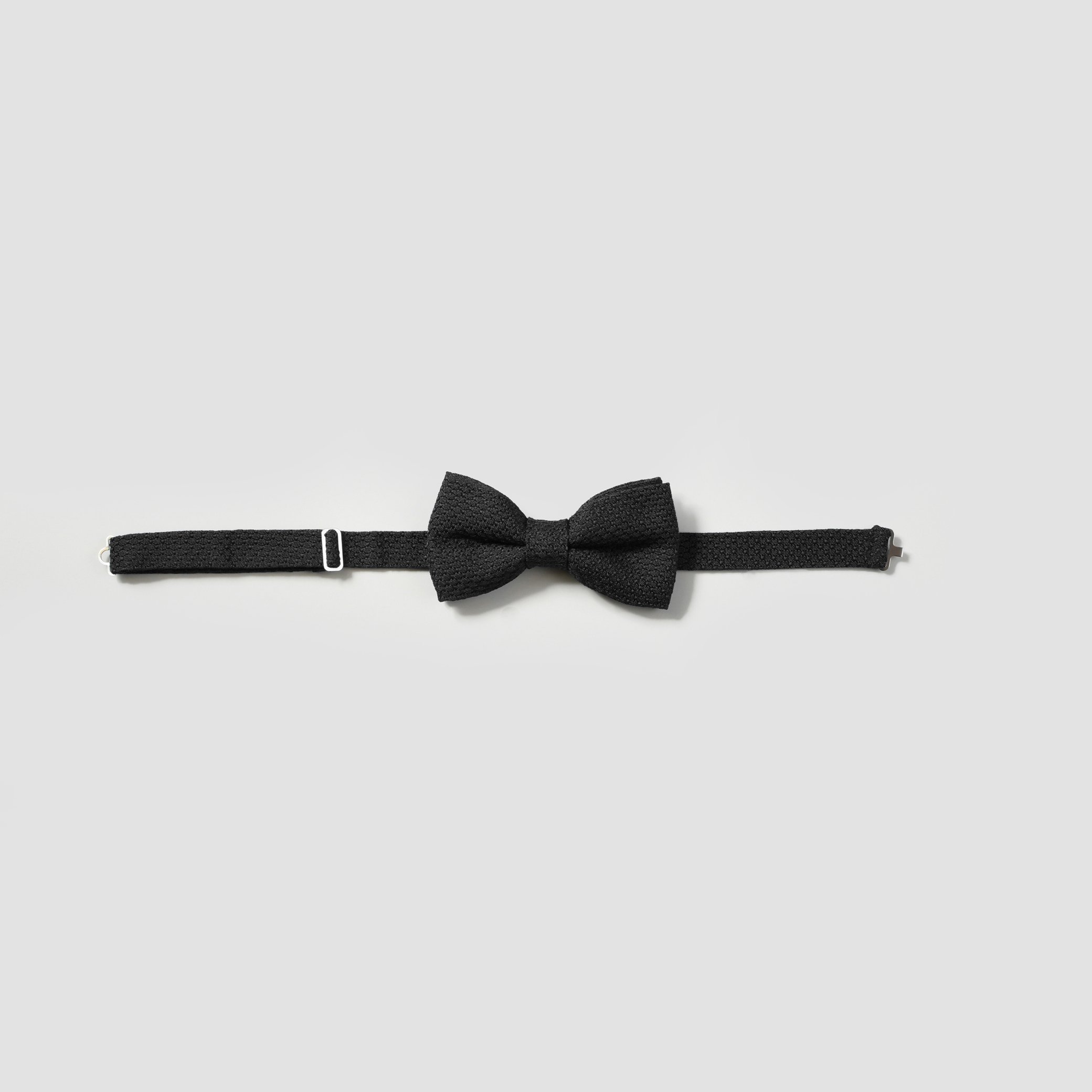 Refined Italian Linen Bow Tie - Artisanal, Unlined Weave - Perfect Blend of Formal and Casual Wear