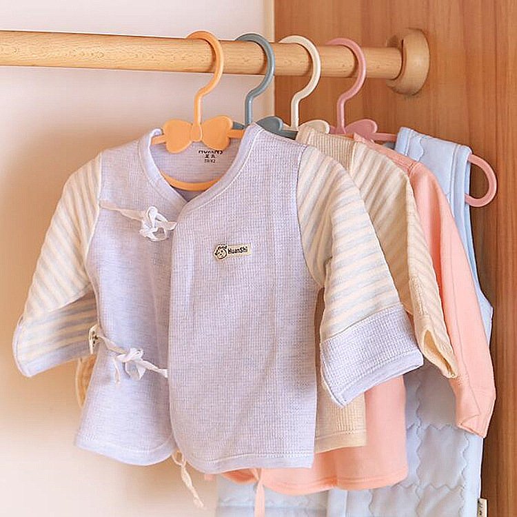 Wholesale Candy Color Cute Bow Tie Plastic Baby Children Kids Clothing Hangers For Drying Clothes