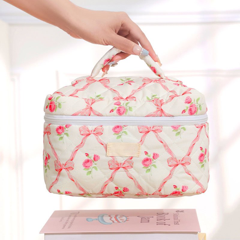 Wholesale Cute Bow Tie Pattern Quilted Cotton Zipper Fashionable Cosmetic Travel Makeup Bag Custom Print Skincare Bag