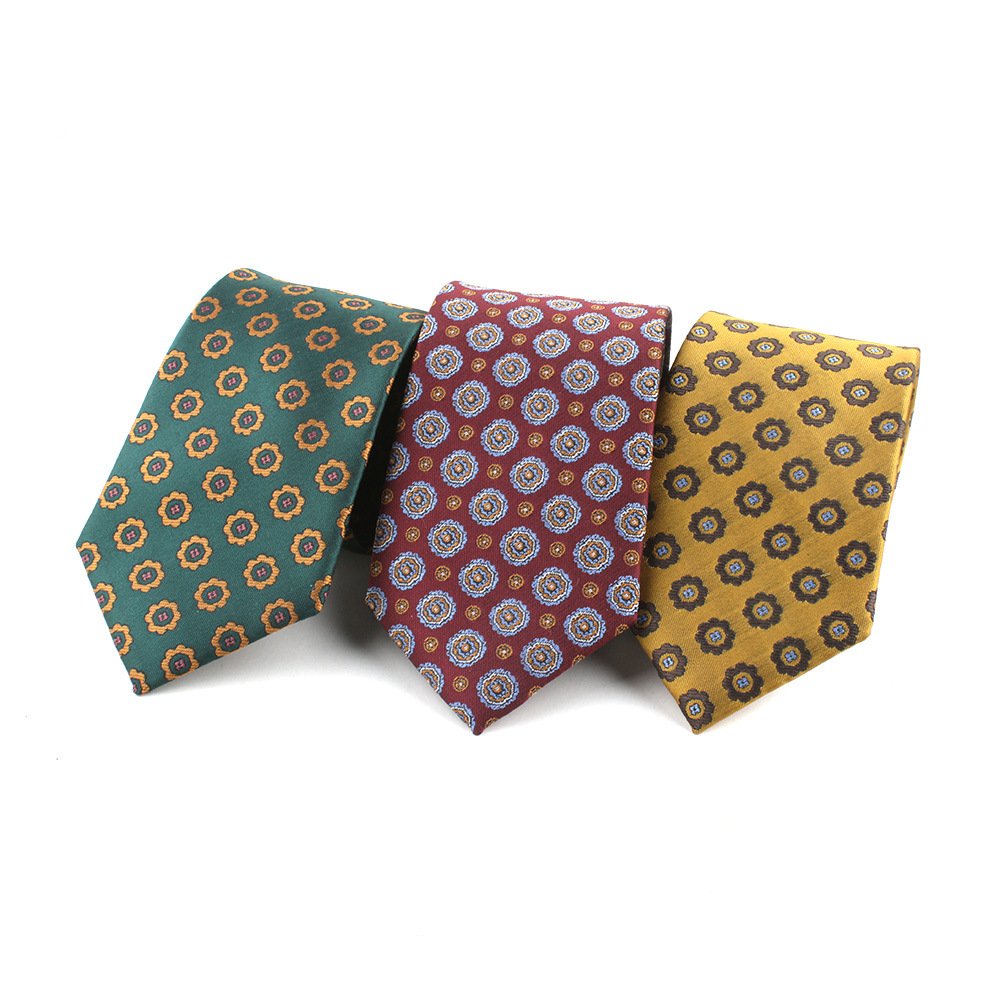 Xinyu Wholesale 100% Silk Jacquard Striped Tie Repeating Football Logos Necktie Custom Label Custom Necktie