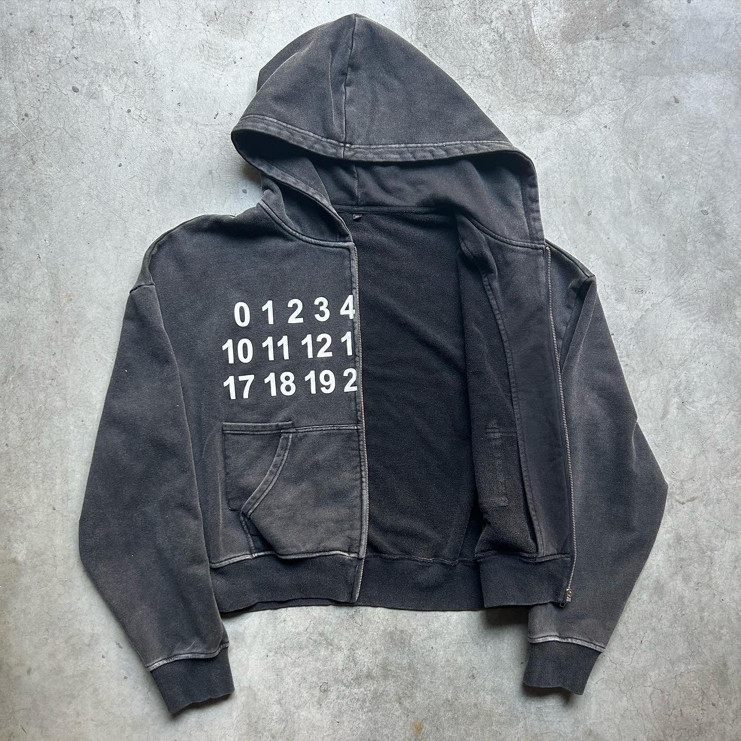 OEM Custom manufacturer wholesale 500 gsm oversized black screen print men vintage zip up acid wash cropped hoodie