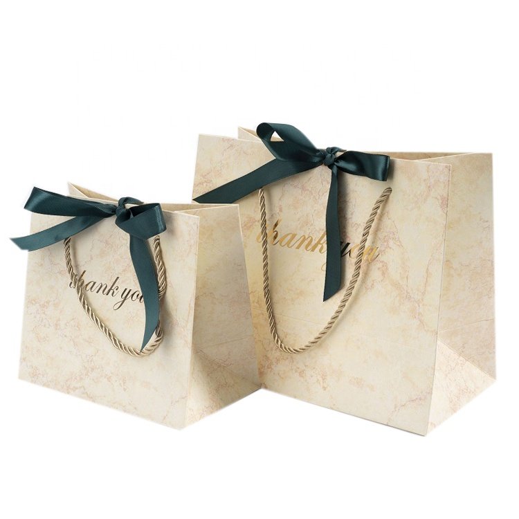 Custom Logo Printed Eco-Friendly Boutique Shopping Paper Bag Matte Black Brown Kraft Gold Kraft for Clothing Shoes Packaging Use