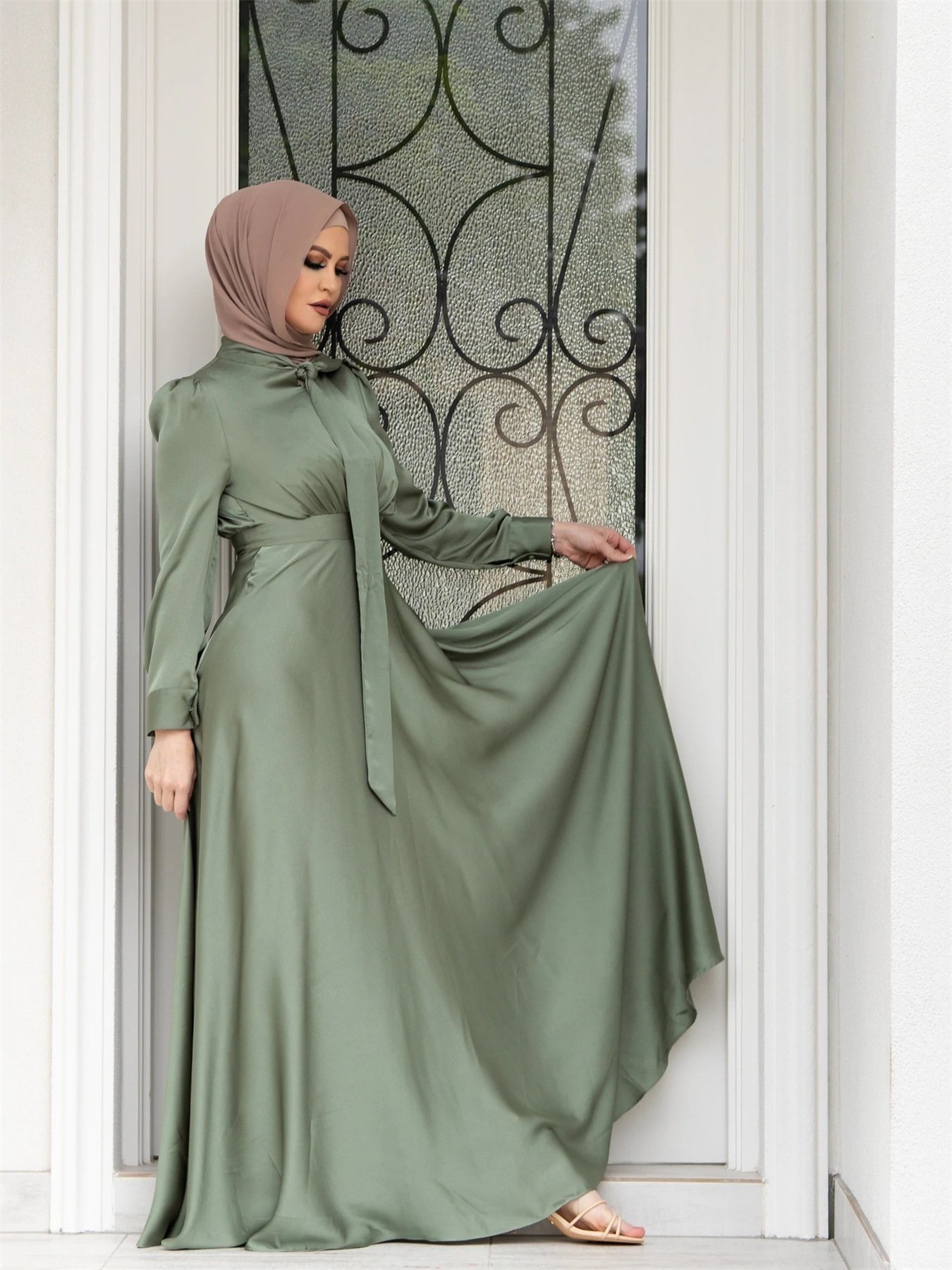 2025 Wholesale price plain color satin full length modest wrap and tie shinny silk satin muslim fashion abaya