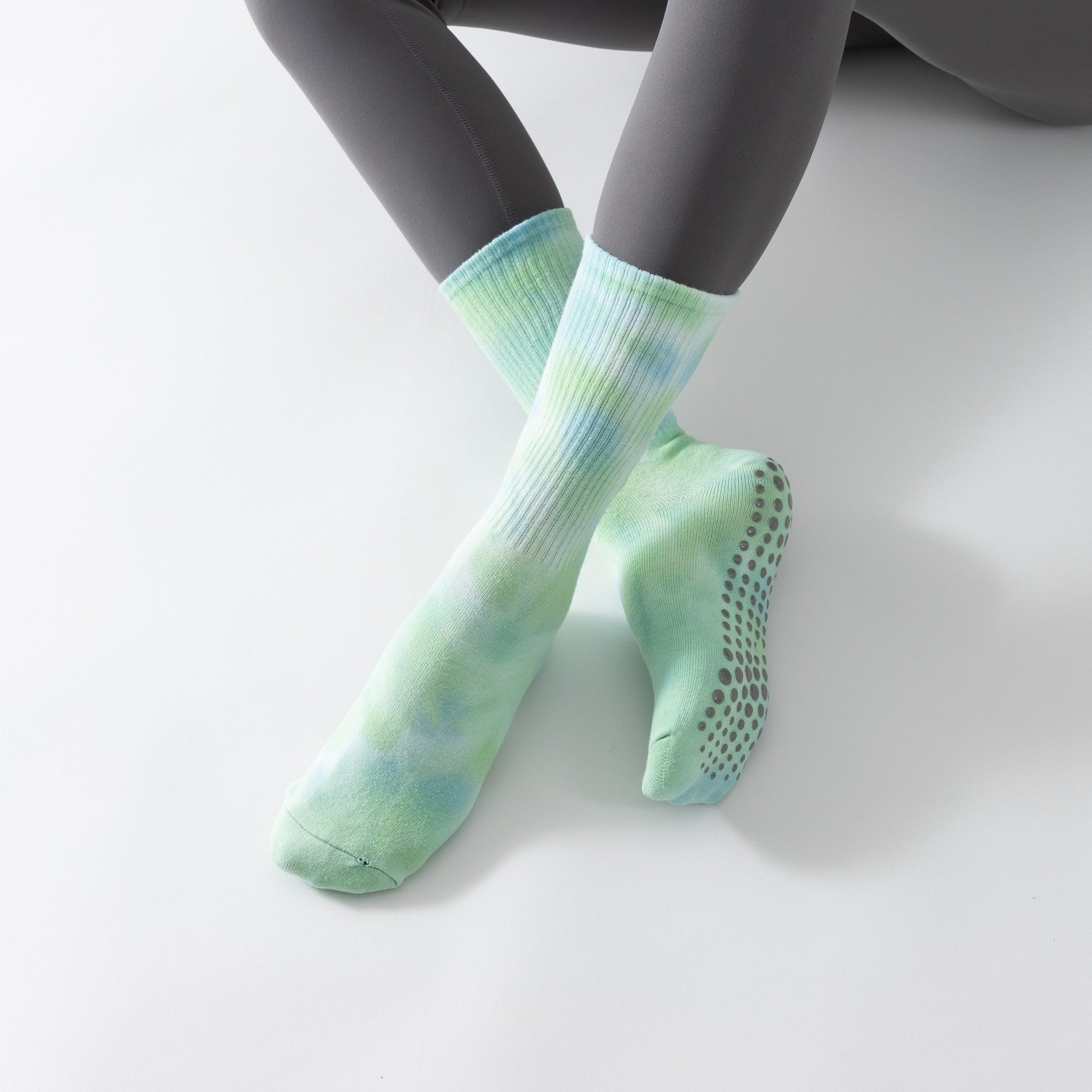Wholesale Custom Logo Anti Slip Grip Crew Women's Yoga Sports Socks Colorful Tie Dye Socks