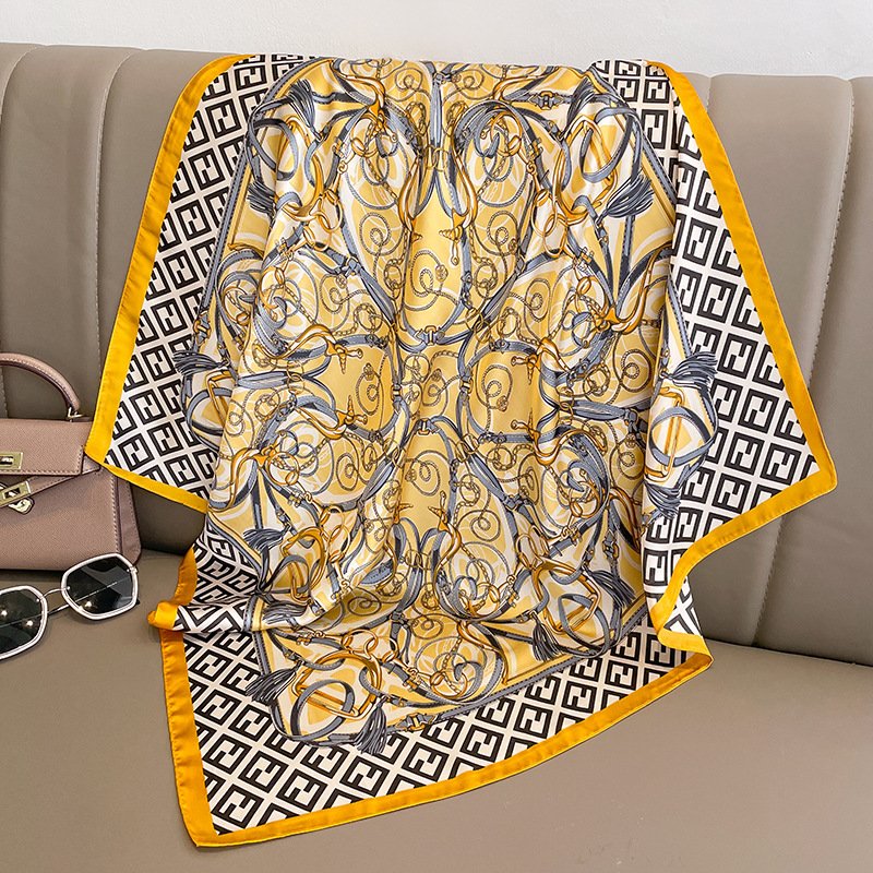 2023 New Fashion Letter Pattern Silk Square Scarves Bandanas Women Luxury Chain Printed Tie Small Square Scarf Shawl Neckerchief