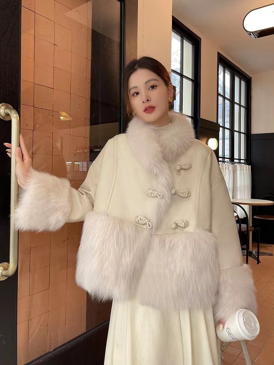 2024 New Chinese Style Down Coat for Women Customized Factory Direct Sale Warm White Duck Down with Fur Outerwear