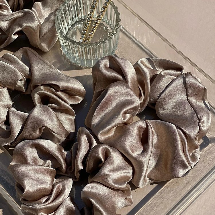 wholesale custom 100% Mulberry Silk Scrunchies Soft Hair Ties Elastic Hair Band Silk Scrunchies