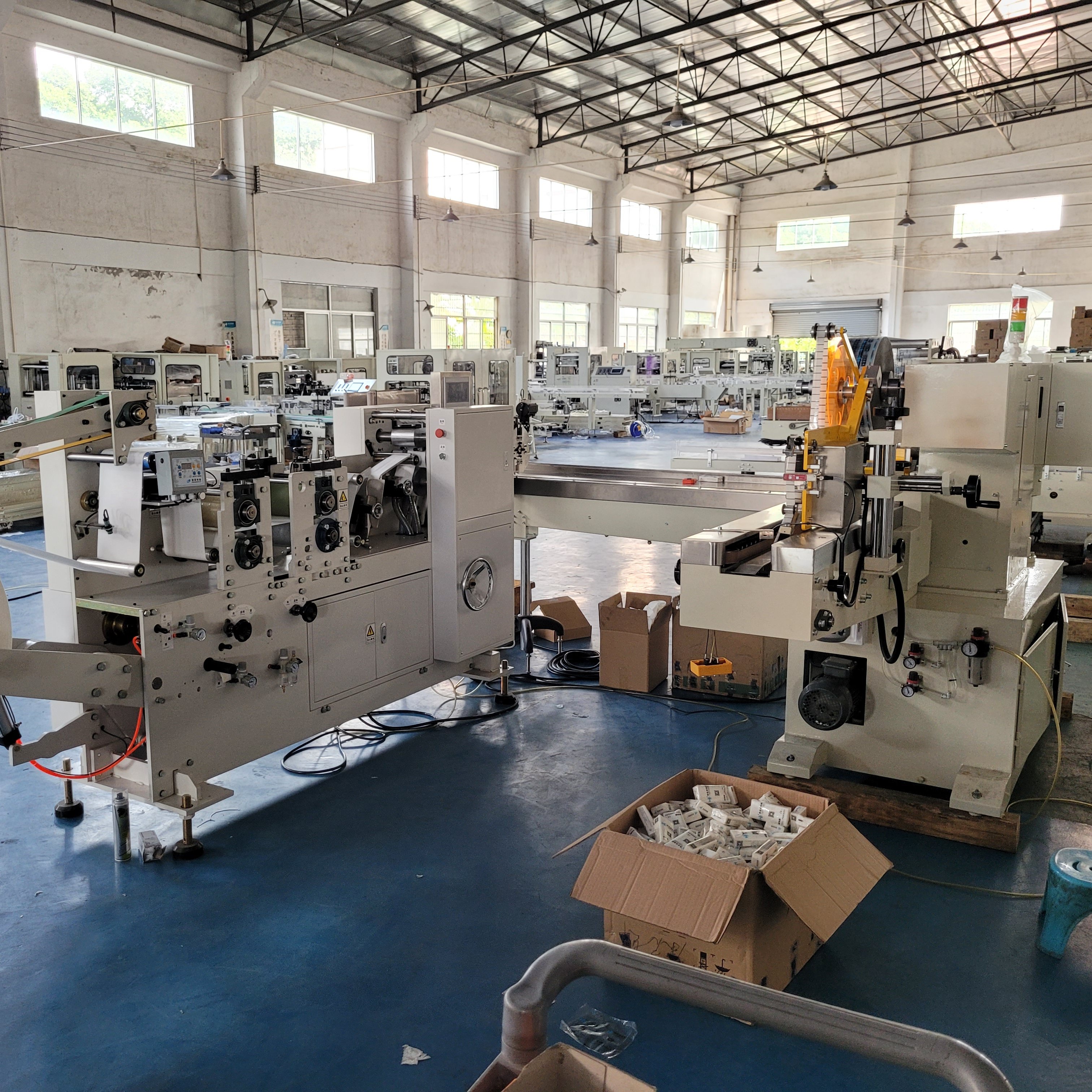 Foshan XieHeCheng Automatic Handkerchief Pocket Tissue Paper Making Packing Machine Production Line