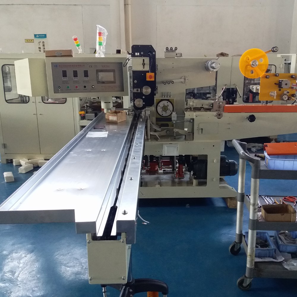 Foshan XieHeCheng Automatic Handkerchief Pocket Tissue Paper Making Packing Machine Production Line