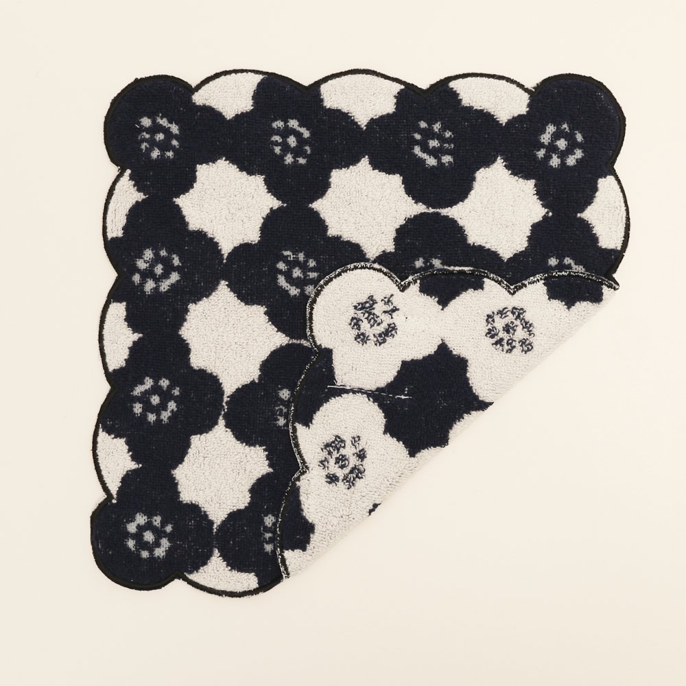 High Quality Wpc. Scallop Handkerchief - 100% Cotton, 25cm x 25cm