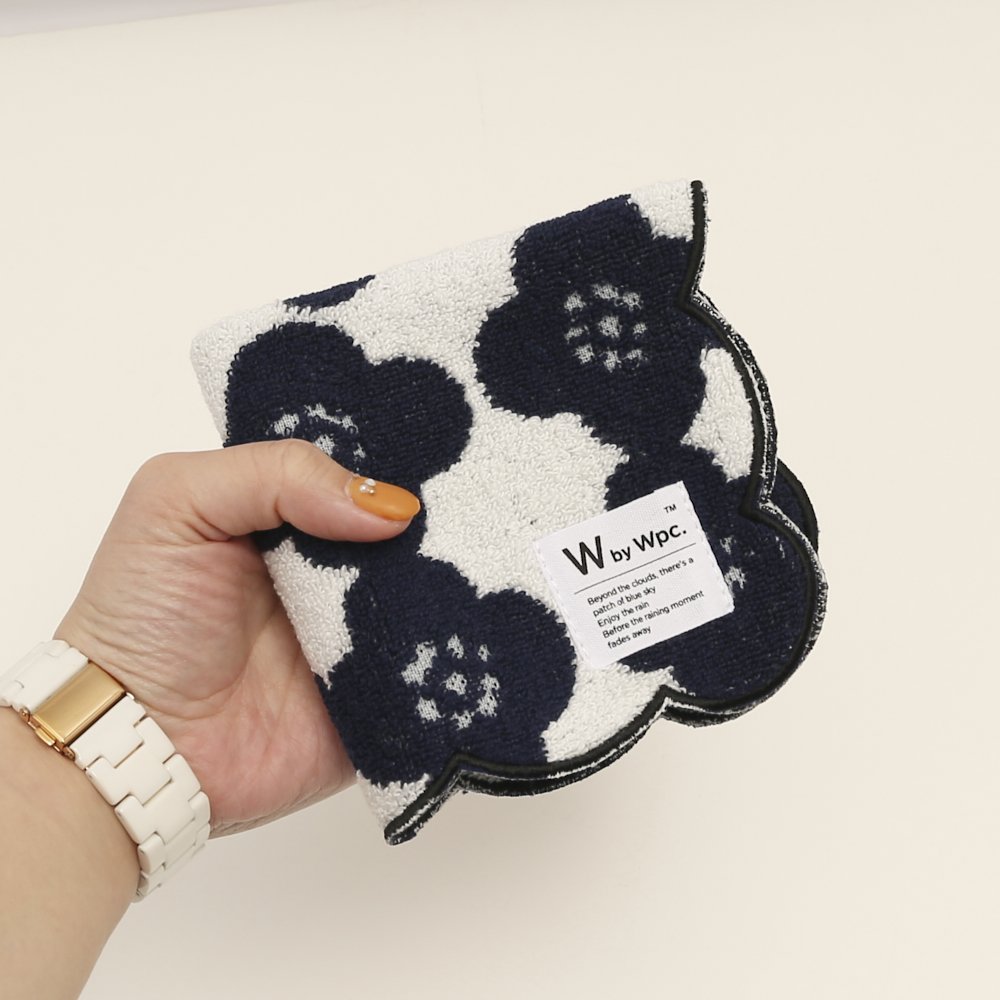High Quality Wpc. Scallop Handkerchief - 100% Cotton, 25cm x 25cm