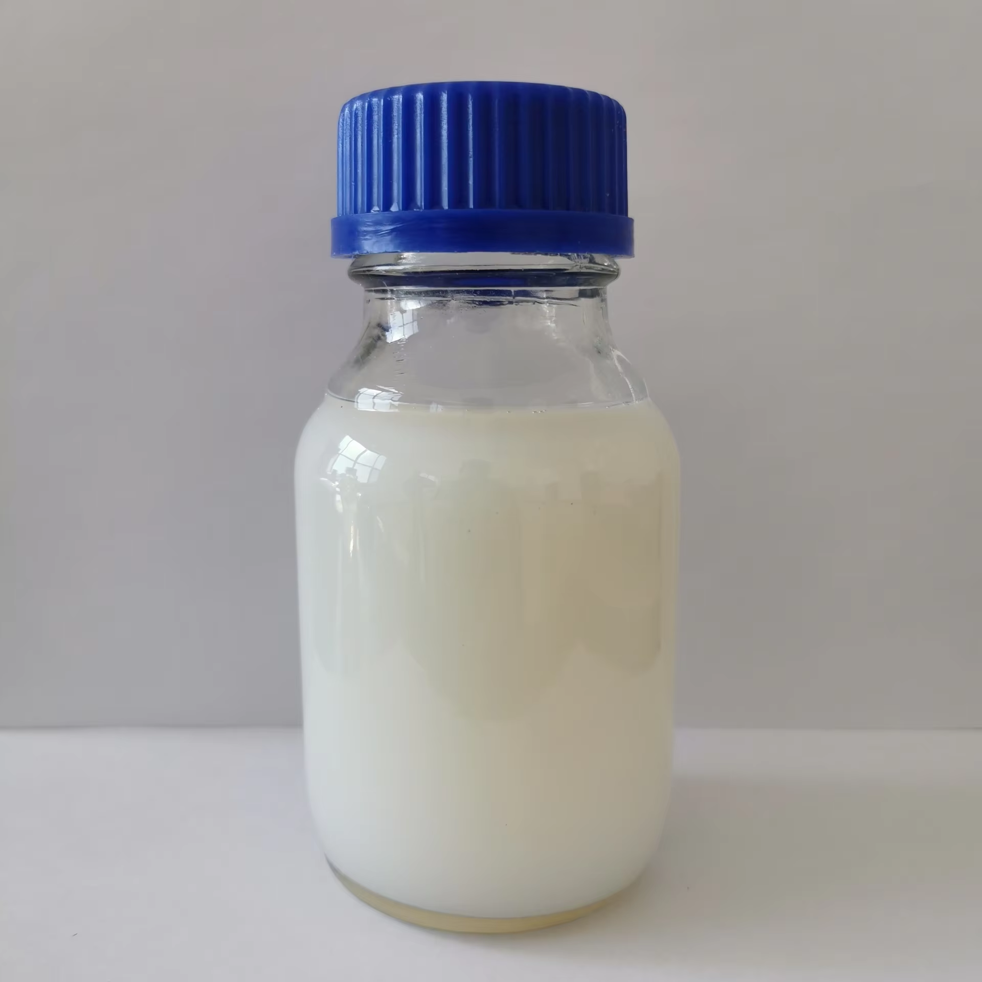 Foaming base materials for space leather products with high peel strength excellent yellowing resistance&flexural performance