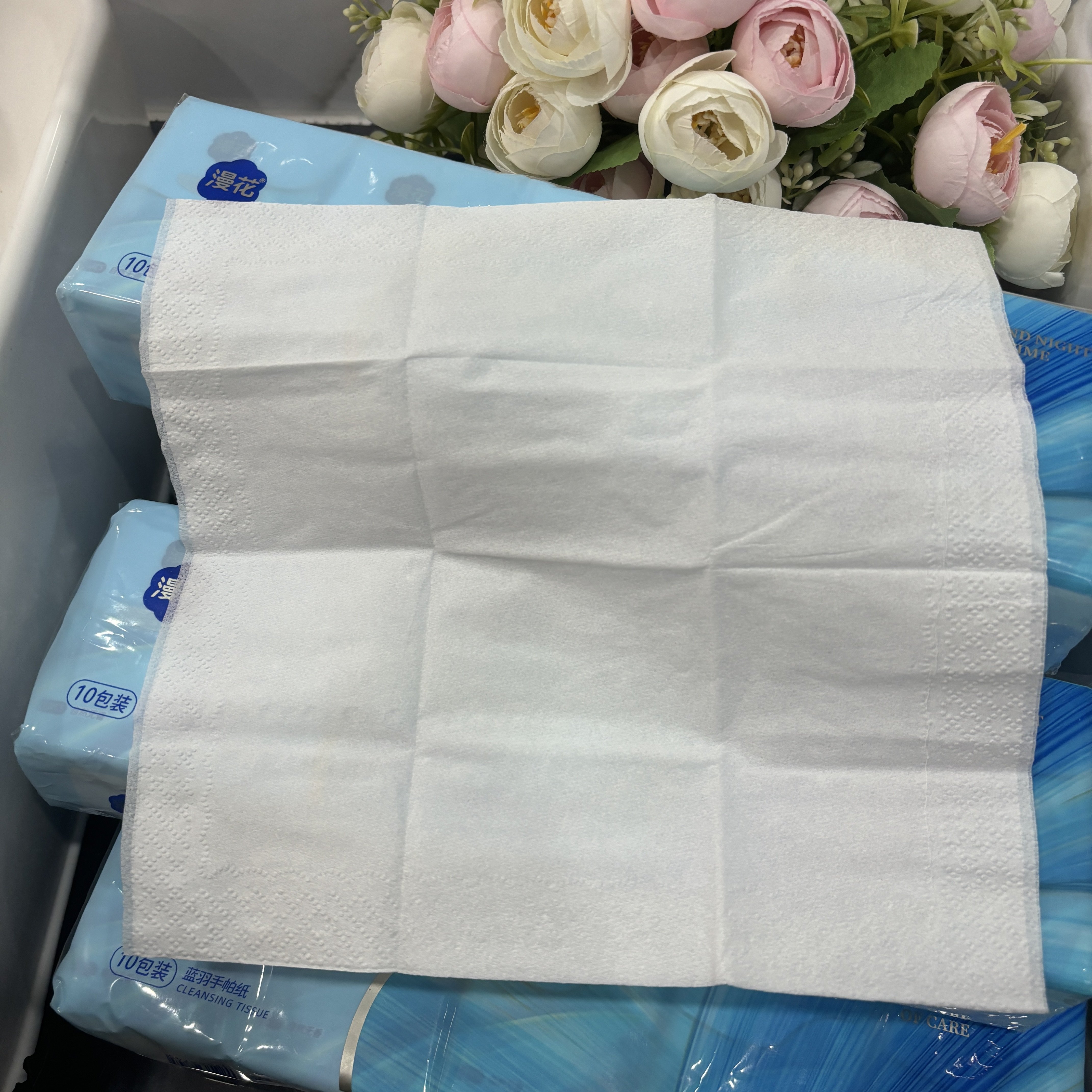 Factory supply convenient 100% virgin wood pulp handkerchief paper 3 ply handkerchief paper small package clean tissue paper