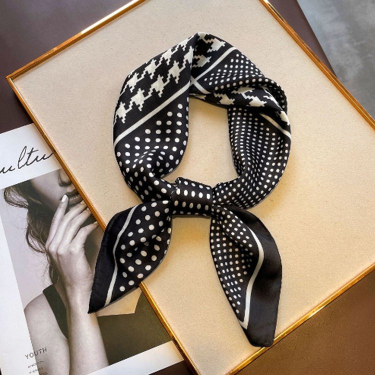 2024 New design women 70*70cm luxury silk square scarves for ladies Square printing handkerchief