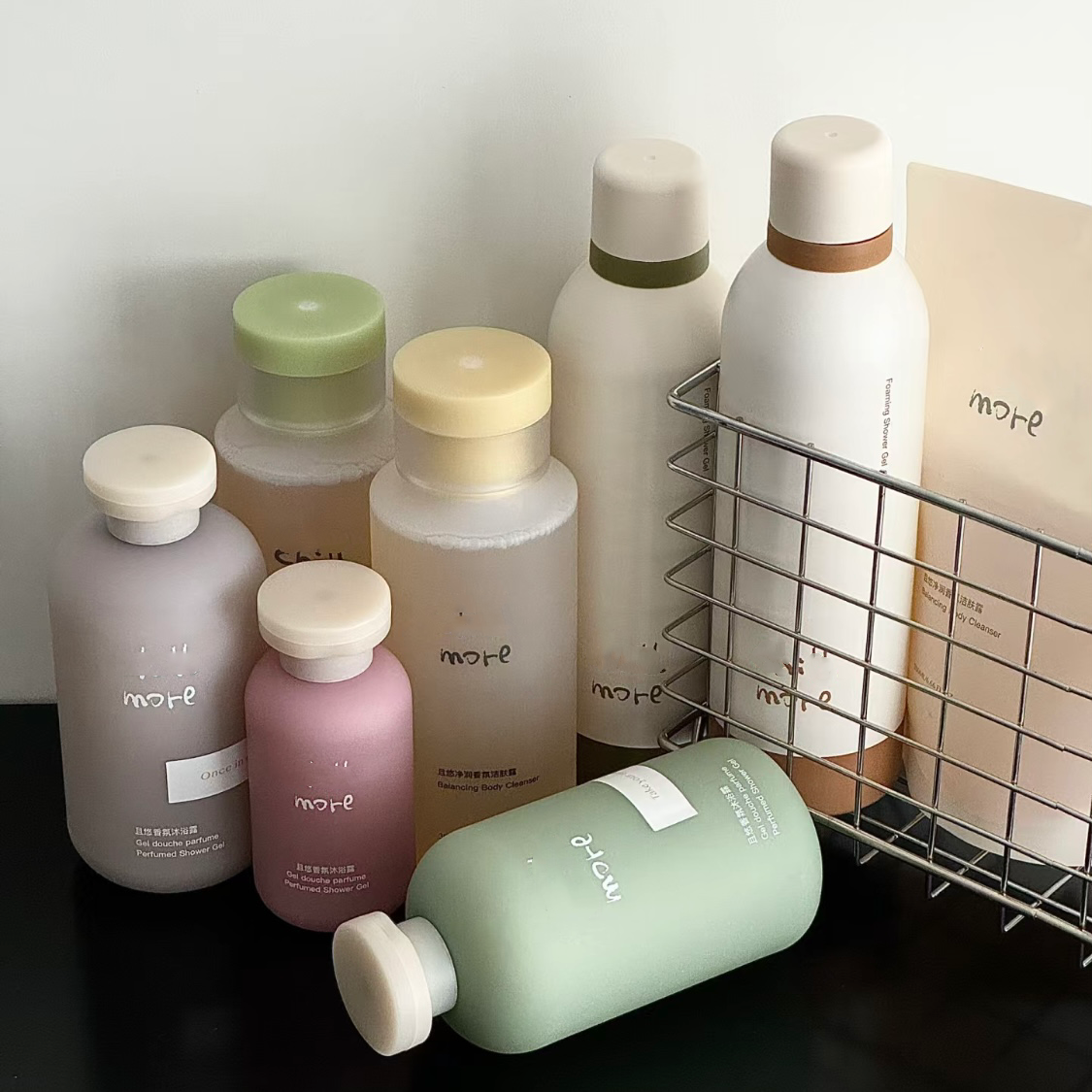 200ml 300ml Environment-friendly Hdpe PS AS Shampoo Foam Bottle Colorful Round Screw Cap Clamshell Bottle Plastic Packaging