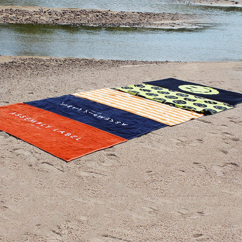 Good air permeability and warmth retention Velour Custom Design cotton beach towel for suitable cool beach or poolside