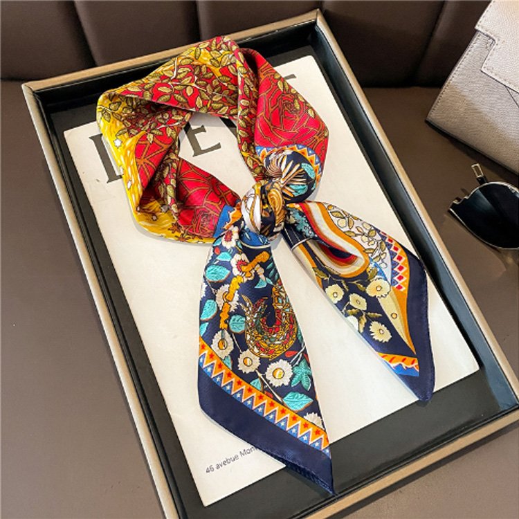 2024 New design Floral woman scarf 70*70cm luxury silk square scarves for ladies Square printing handkerchief
