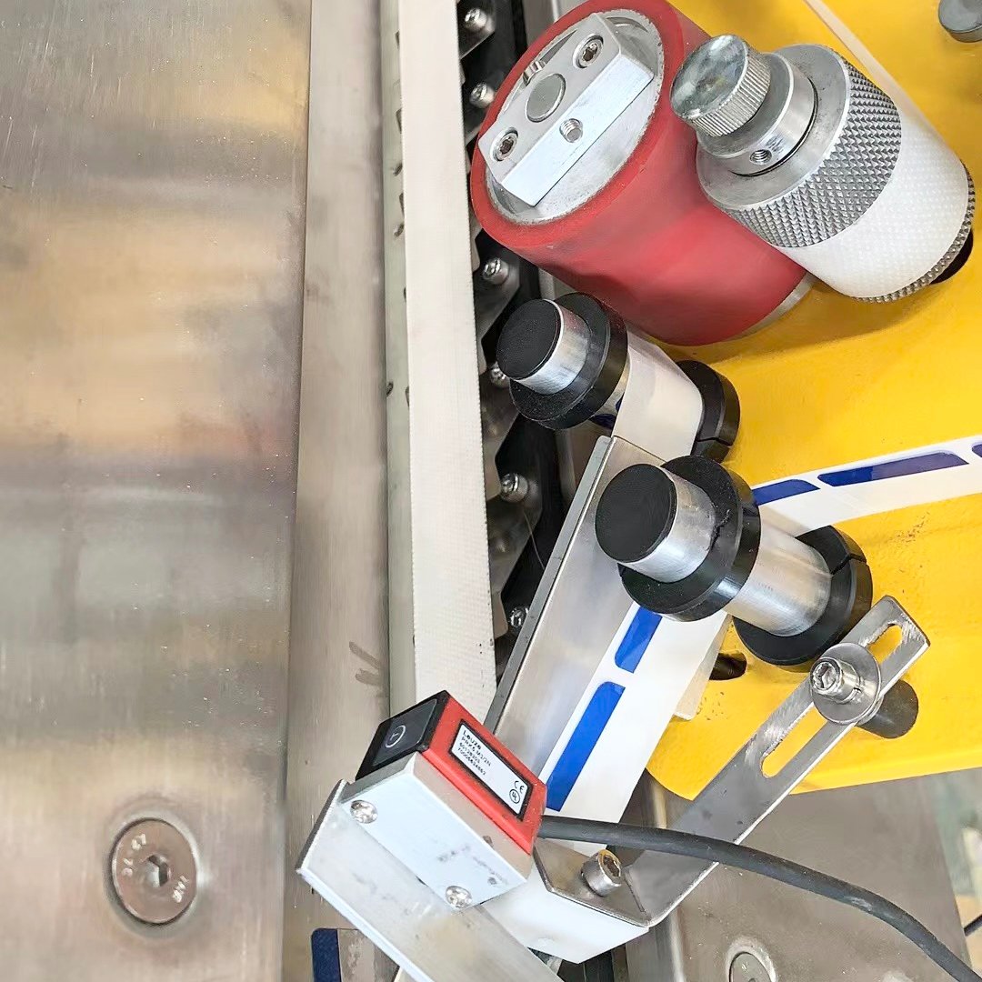 Fully Automatic Handkerchief Paper Machine Packing Machine in Manufacturing Plants