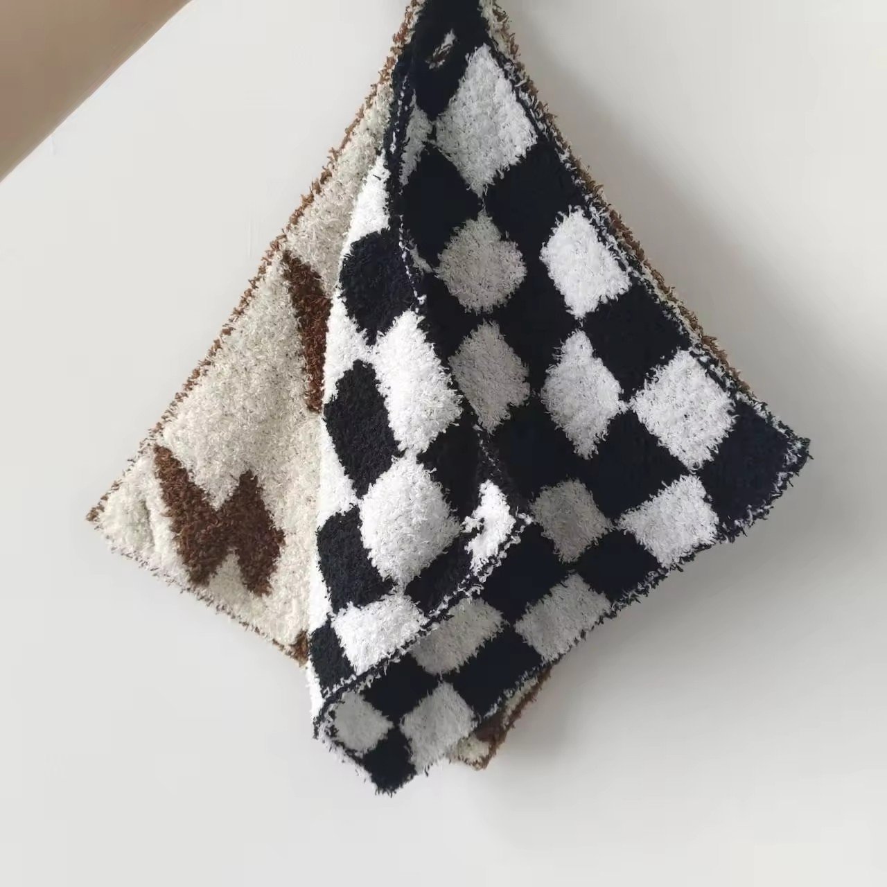Custom Checkerboard Flash Knit Fleece Pacifiers Baby Newborn Plush Handkerchief Burp Clothes Blankets