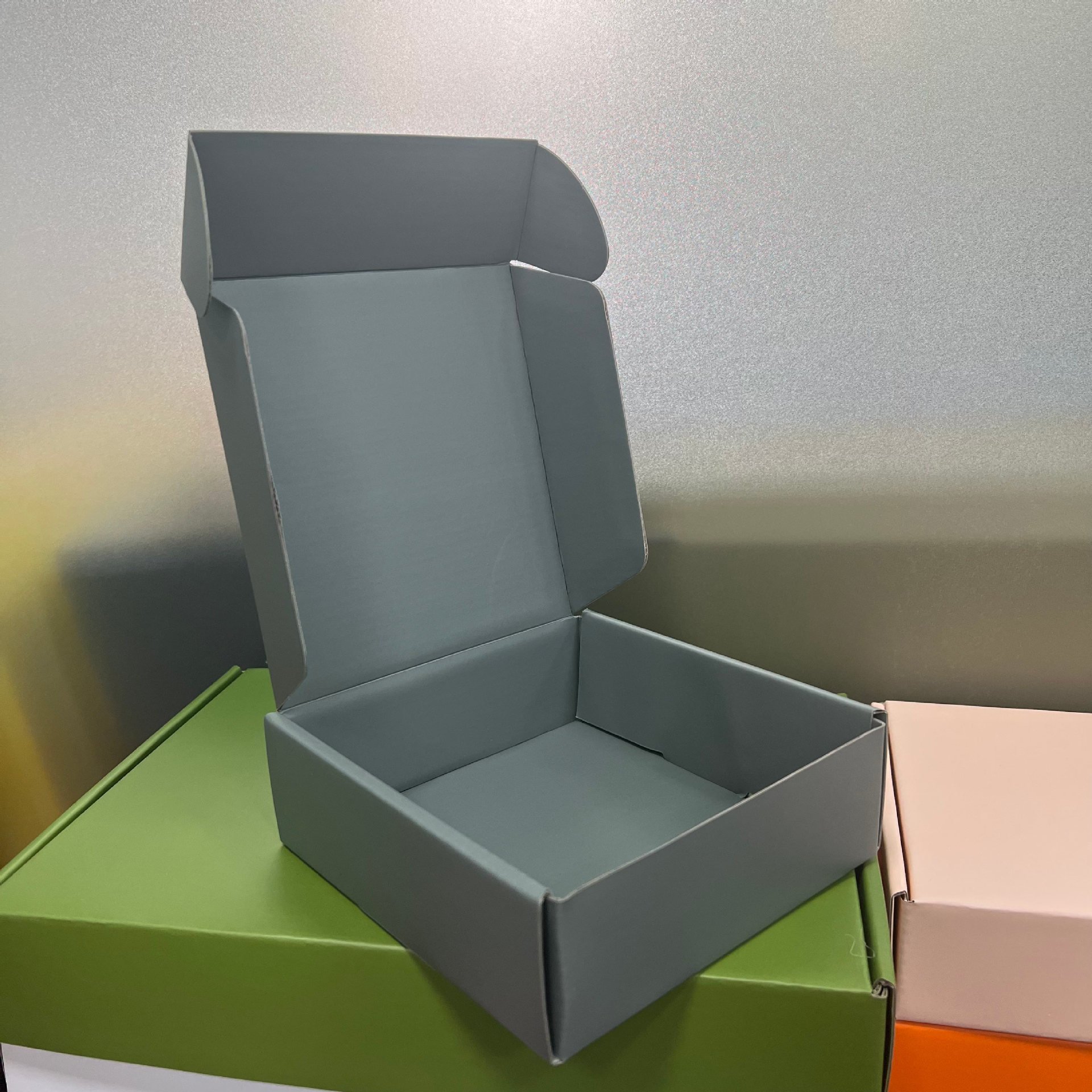 Wholesale Custom Eco Friendly Colored Logistics Packaging Mailer Boxes Rigid Corrugated Shipping Box with Logo