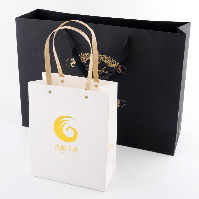 customized packaging for retail shop shopping luxury garment silver gift bag kraft paper bag