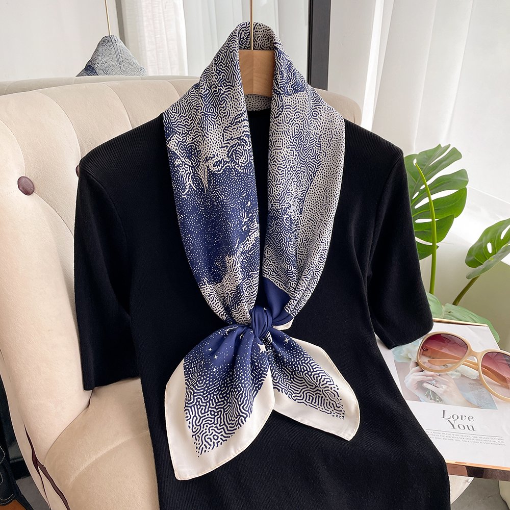 Wholesale Ladies 90*90cm Twill Silk Handkerchief Women's Black And White Striped Pattern Screen Printing Square Silk Scarf