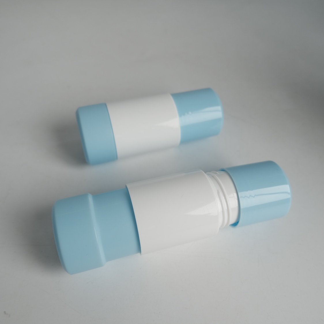 Plastic Refillable Roll On Bottle With Replaceable Inner Bottle For Essential Oil Deodorant Packaging
