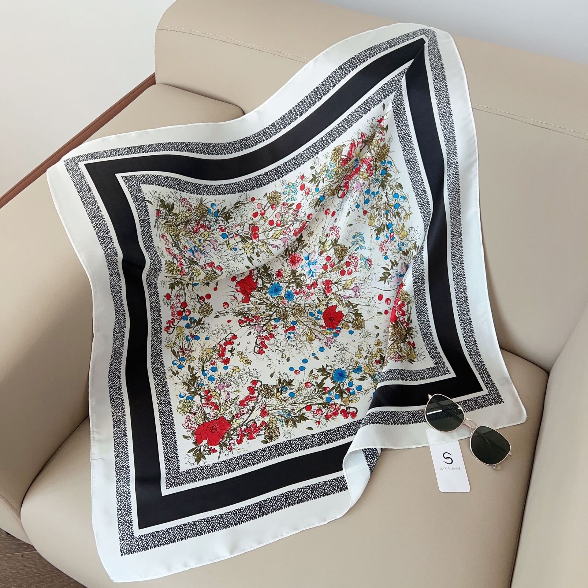 Custom Logo Design Pure Silk Square Scarf & Handkerchief 70*70cm Double Sided Printed Twill Silk Bandana for Women