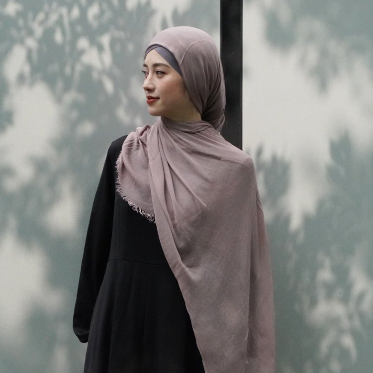 Fashion Designer custom muslim woman crinkle cotton hijab plain viscose modal scarf voile tassel veils shawls solid color 60