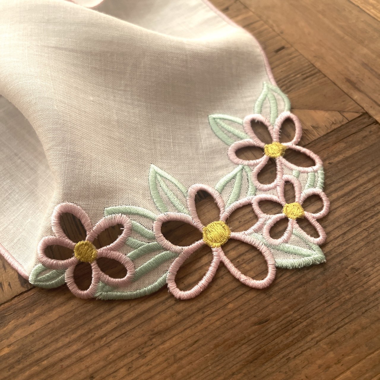 Natural Linen Napkin Elegant Europe Style Laser Embroidery Floral Design for Home Dining & Wedding Decorative Handkerchief