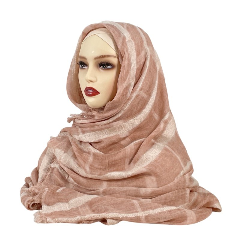 Custom designers islamic lady plaid viscose cotton scarf modal whisker tassel shawls voile keffiyeh hijab for muslim women 2024