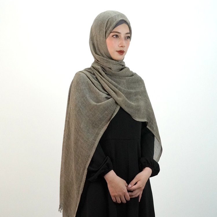 Fashion ethnic islamic hand dyed solid color viscose cotton khimar hijab scarves knitted shawls viscose turbans for muslim women