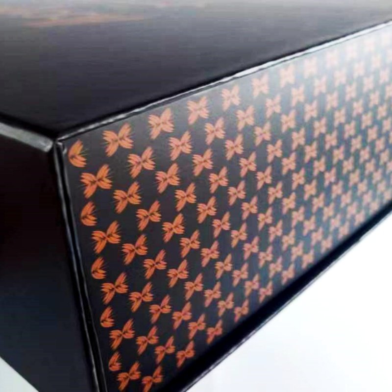 Large capacity Handmade customized Foldable box magnetic closure with ribbon belt for men products