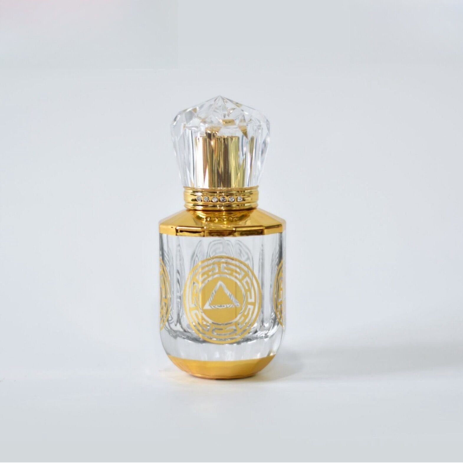 High Quality Portable Electroplate UV Gold Arabesque Design Round 45ml 50ml Glass Perfume Bottle Cosmetic Spray Bottle