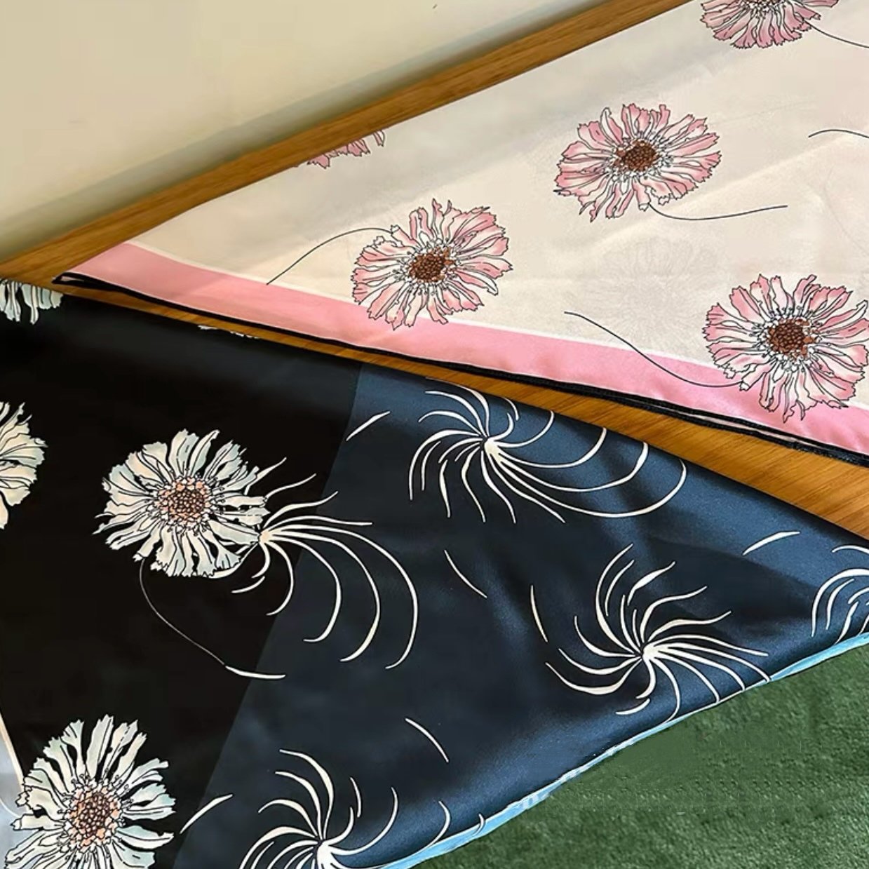 Fashion Customized Pattern Custom Logo Digital Printing Designer Foulard Square Silk Feeling Scarves
