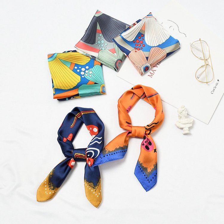Multicolor Women Small MOQ Wholesale Luxury Elegant Brand Wrap Handkerchief Bandanas Soft Square Satin Silk Scarf For Women