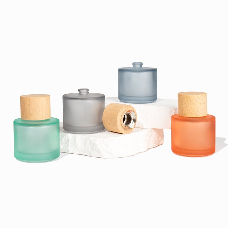 High Quality Cylindrical Colored Frosted Perfume Glass Bottle With Wooden Lid