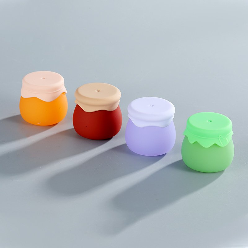 Hot Sale 10g Colorful Plastic Cosmetic Lip Balm Containers Eye Cream Lip Scrub Jar with Spoon