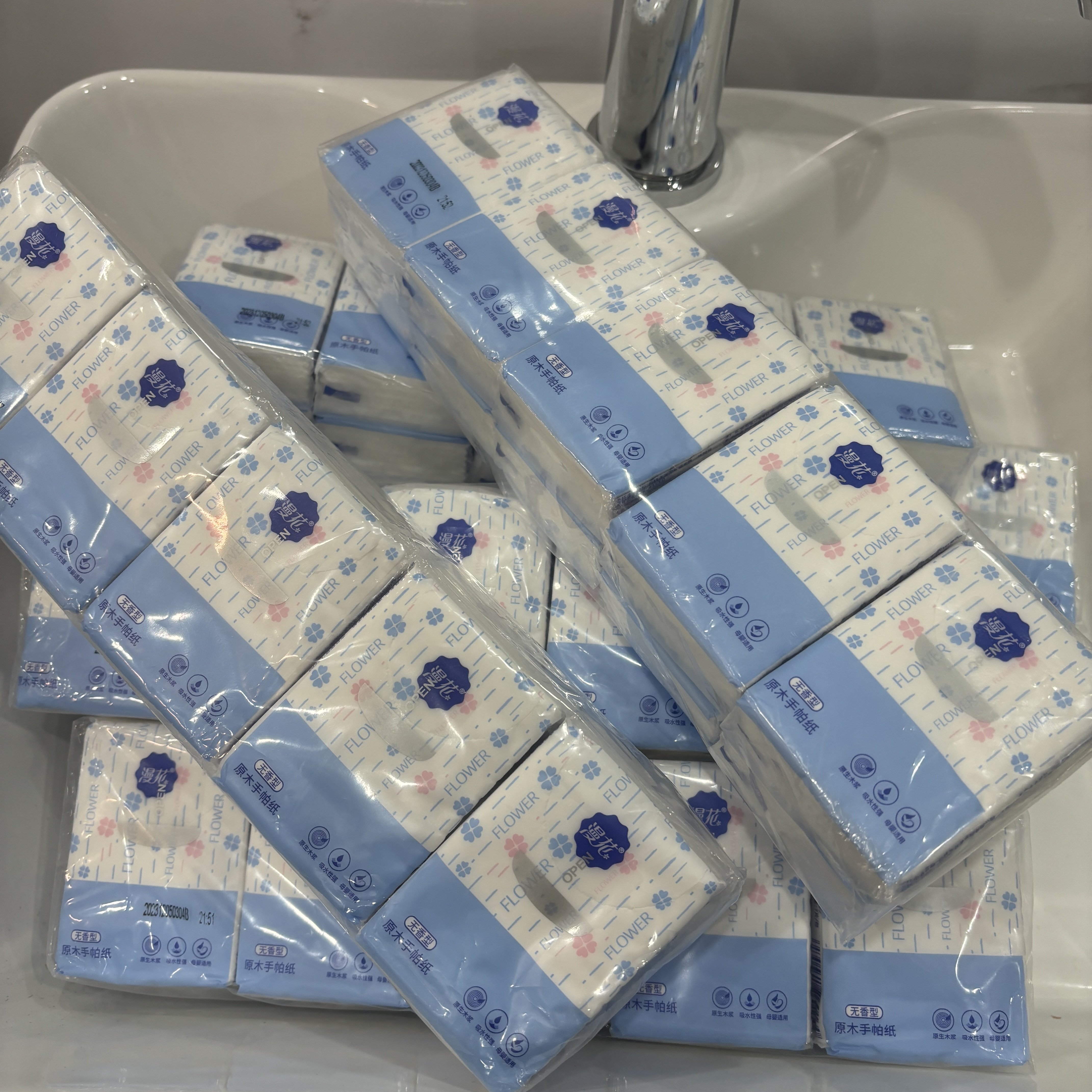 High quality 100% virgin wood pulp pocket tissue 3 ply handkerchief paper widely use paper napkin tissue