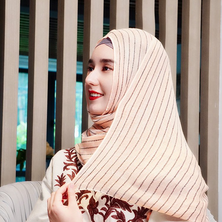 Designer muslim woman fashion hand dyed color stripes viscose hijab cotton scarf rayon shawl tassel turbans for ladies 2024