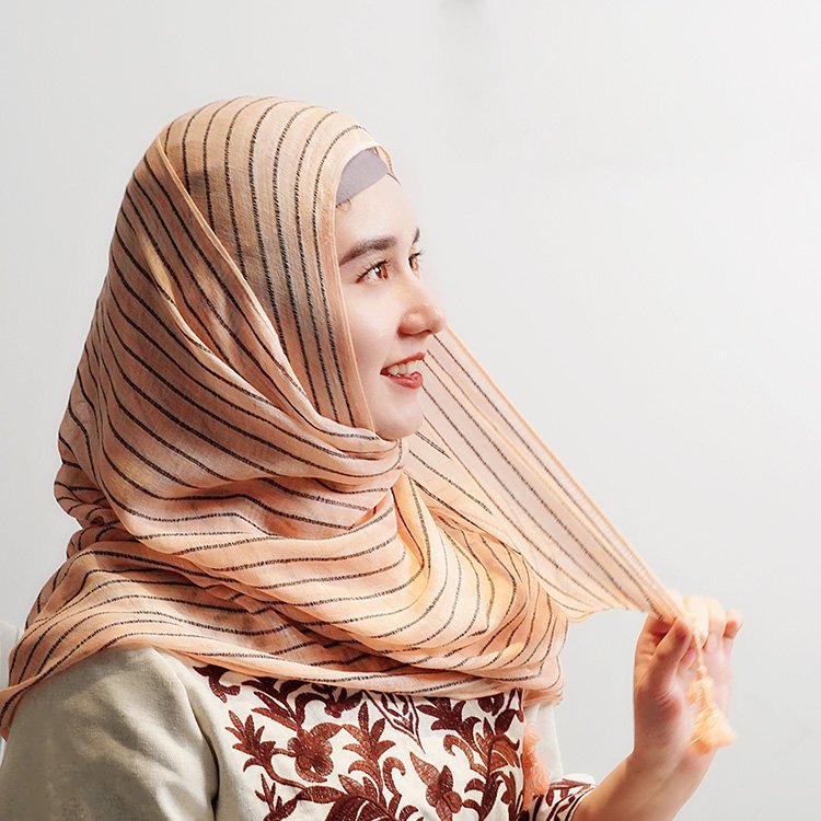 Designer muslim woman fashion hand dyed color stripes viscose hijab cotton scarf rayon shawl tassel turbans for ladies 2024