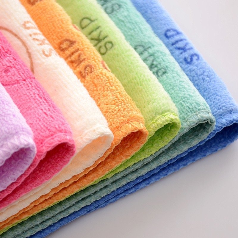 Ultra fine fiber absorbent small square handkerchief cartoon printed children's kindergarten hand towel handkerchief