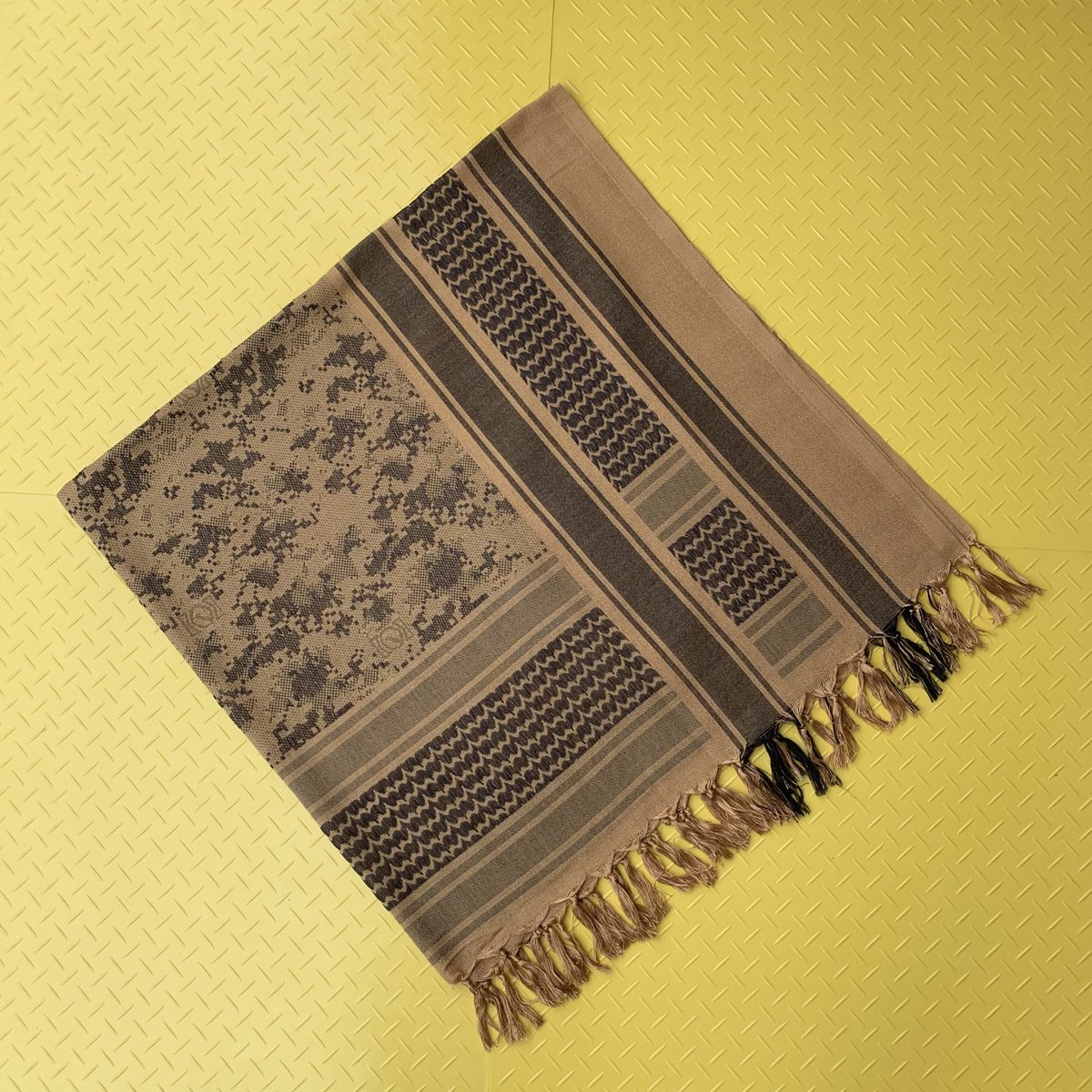 Ready to ship 2023 new 43x43 inch unisex handkerchief cotton fashion camouflage square head scarf wrap men's yemeni shemagh
